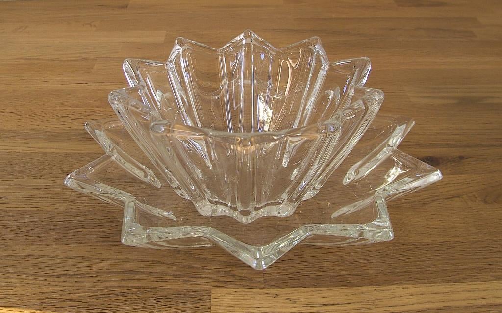 2 ster vormige schalen  -  Walther kristallglas, Schaal, Ophalen of Verzenden, Overige vormen, Glas