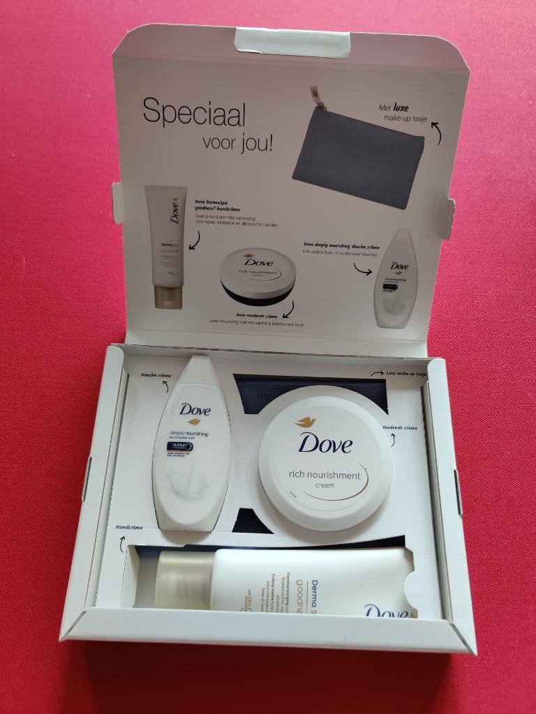 Dove creme geschenkset - NIEUW - met luxe make up tasje, Ophalen of Verzenden, Nieuw, Bodylotion, Crème of Olie