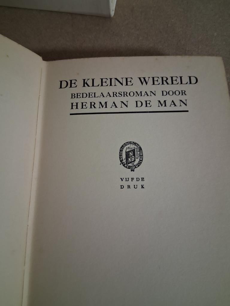 De Kleine Wereld - Herman de Man (Vijfde Druk), Boeken, Ophalen of Verzenden, Gelezen, Herman de Man, Nederland