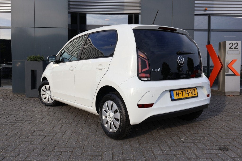 Volkswagen UP 1.0 / Climatronic / Camera / PDC / DAB / Cruis, Parkeersensor, Gebruikt, Met garantie (alle), 4 stoelen