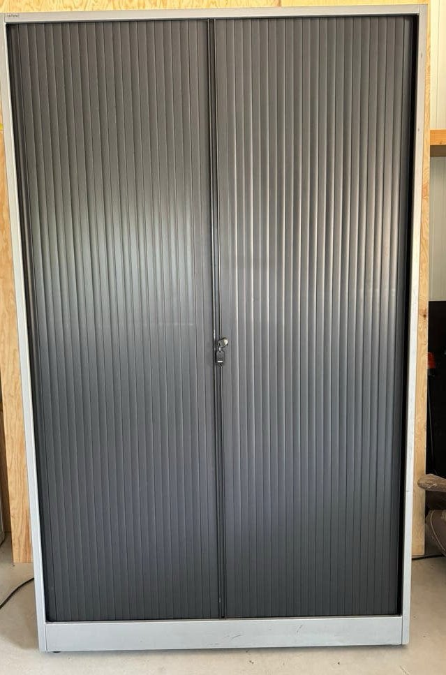 Ahrend roldeurkast, stalen kast, Huis en Inrichting, Kasten | Roldeurkasten en Archiefkasten, Ophalen, Zo goed als nieuw, 25 tot 50 cm