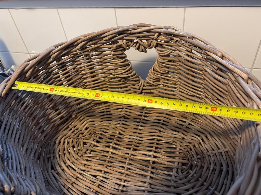 Design by lotte rieten mand, Ophalen of Verzenden, Zo goed als nieuw