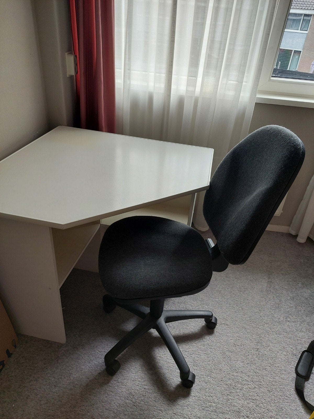 hoekbureau met bureau stoel., Ophalen, Hoekbureau