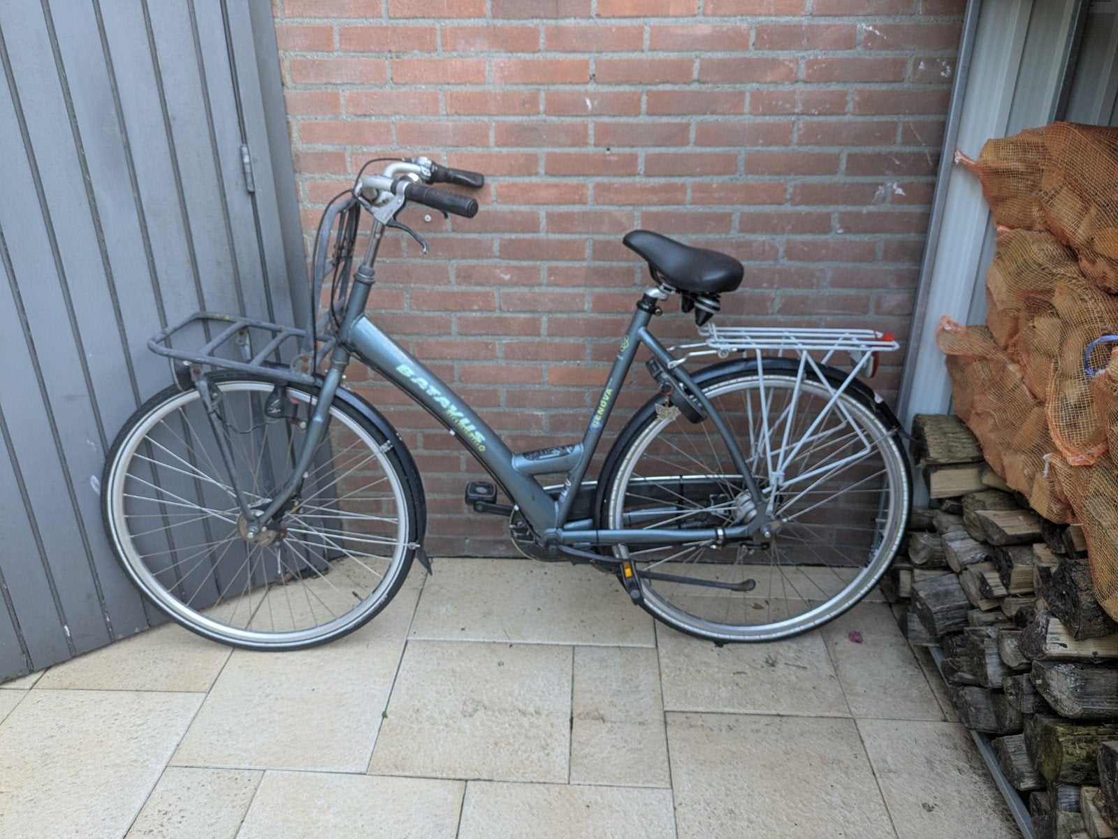 Batavus Genova Damesfiets met voordrager, Fietsen en Brommers, Velgrem, Versnellingen, Batavus, Ophalen of Verzenden