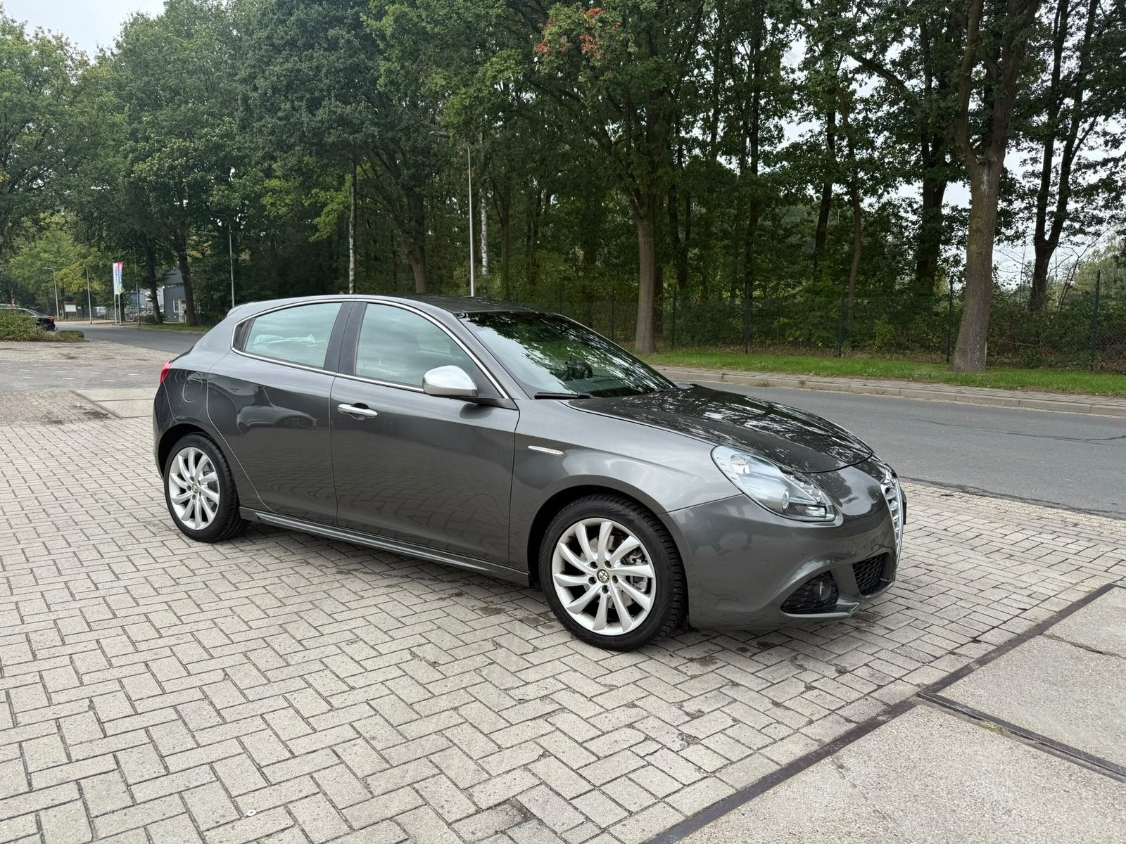 Alfa Romeo Giulietta 1.4 Turbo Multi AIR TCT 2012 Grijs, Auto's, 4 cilinders, Leder en Stof, Origineel Nederlands, 19 km/l