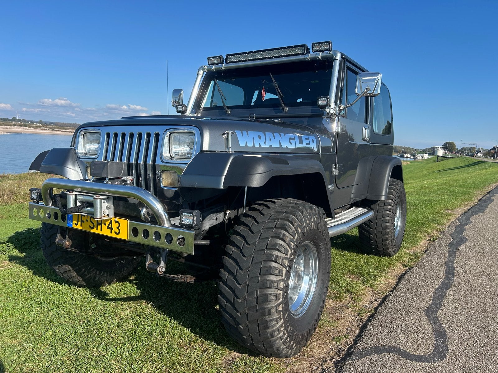 Jeep wrangler 6 cilinder 4,2 liter  jongtimer !!, Zwart, Handgeschakeld, Particulier, 6 cilinders