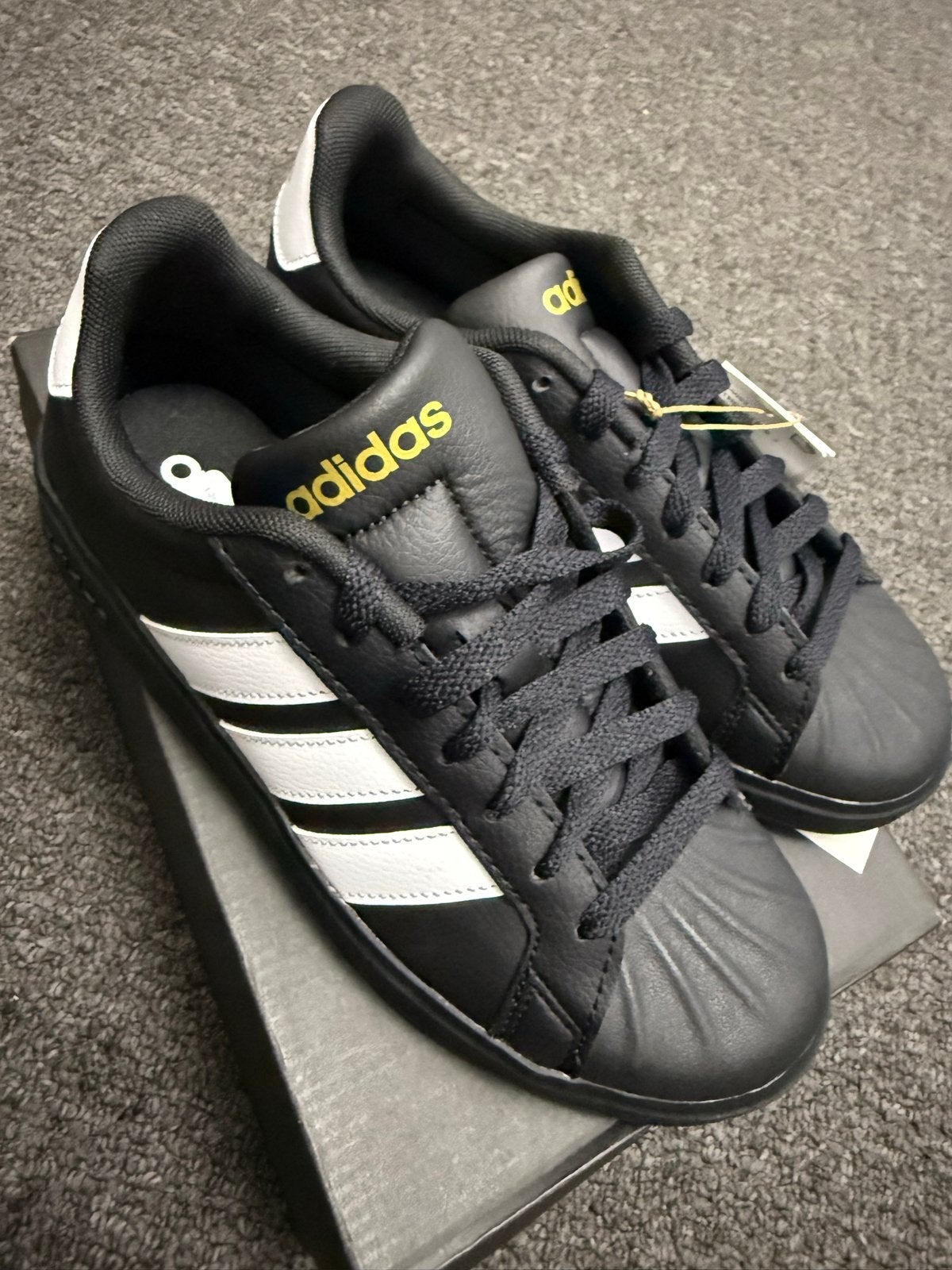 Nieuwe Adidas sneakers maat 38 in originele verpakking, Ophalen of Verzenden, Nieuw, Zwart, Sneakers of Gympen