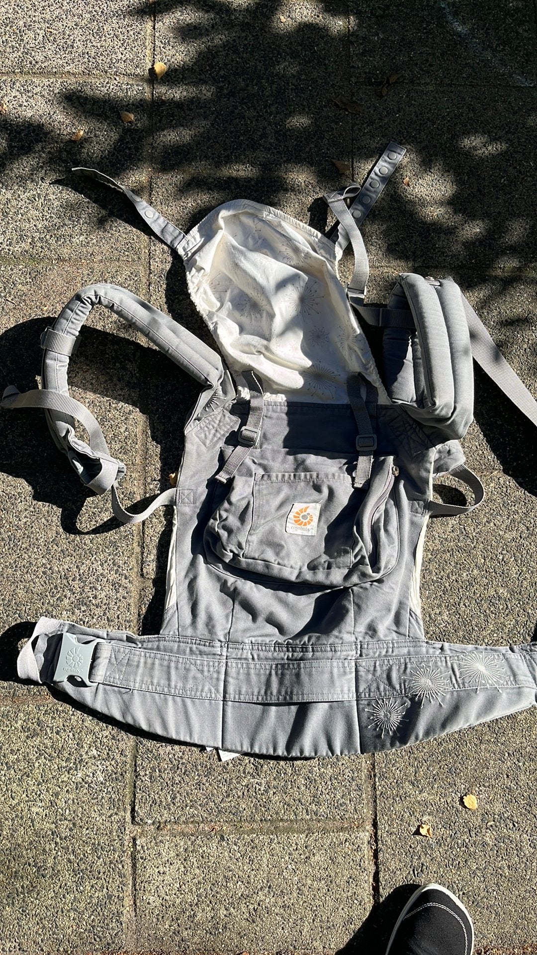 Ergobaby - lichtgrijs, Kinderen en Baby's, Ophalen of Verzenden, Buik, Rug of Zij, Draagzak, Overige merken