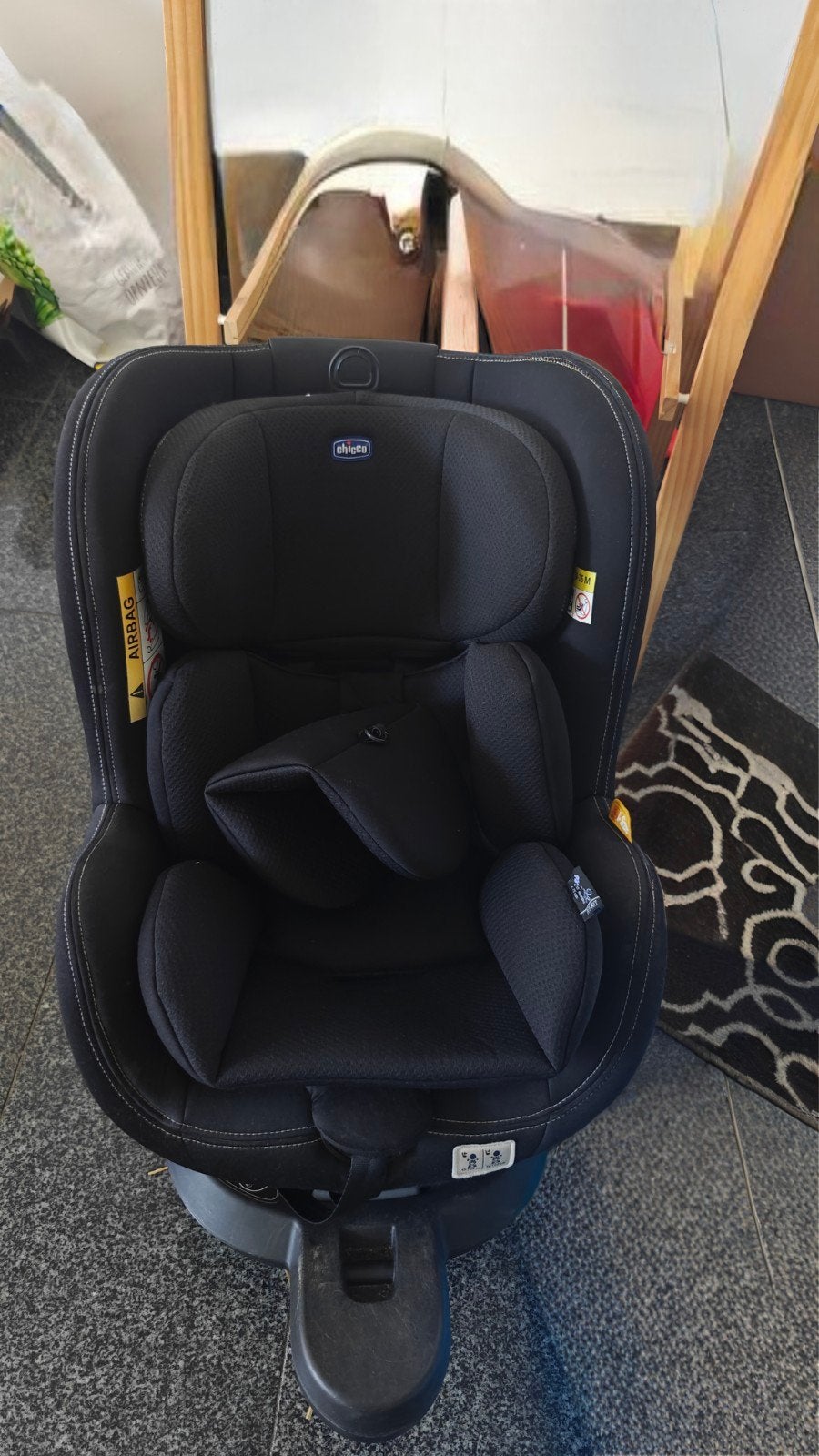 Chicco autostoel met babykussen, 360 draaibaar, Isofix, Ophalen, 0 t/m 18 kg, Zo goed als nieuw, Chicco