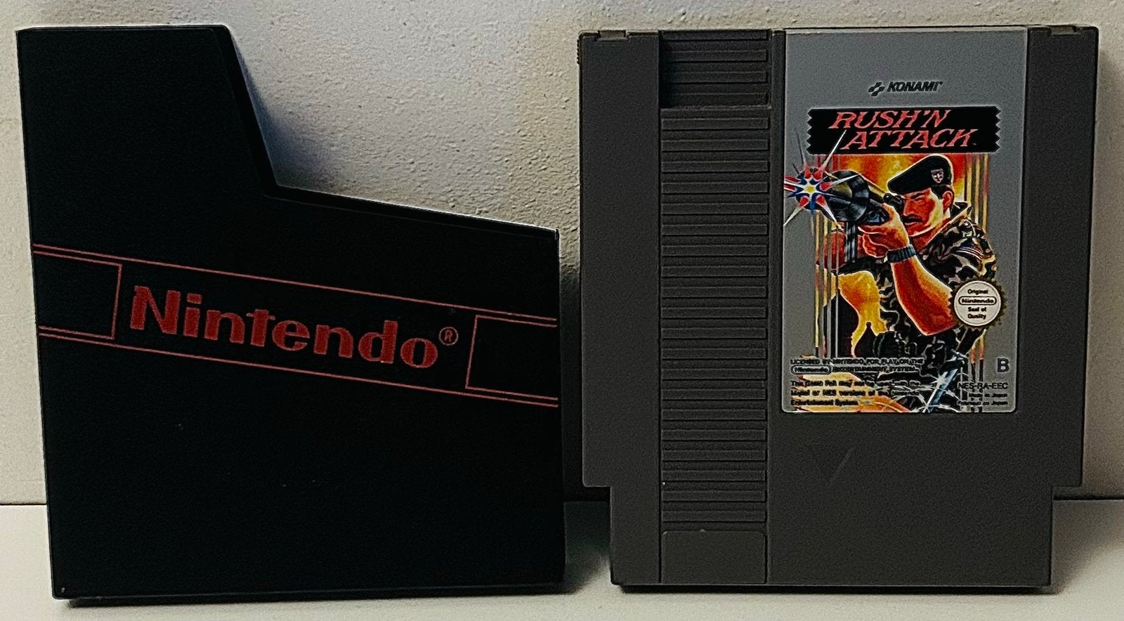 | Nintendo NES | Rush ‘n Attack |, Spelcomputers en Games, Games | Nintendo NES, Zo goed als nieuw, 1 speler, Vanaf 3 jaar, Ophalen of Verzenden
