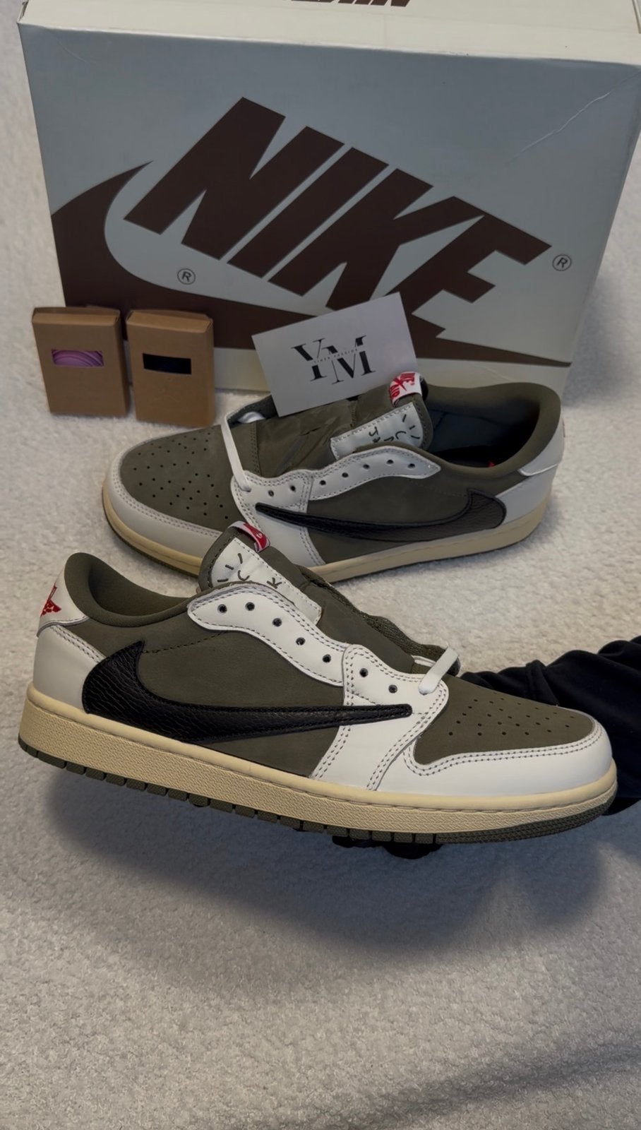Nike Travis Scotts Medium olive, Kleding | Dames, Schoenen, Ophalen of Verzenden, Nieuw, Sneakers of Gympen