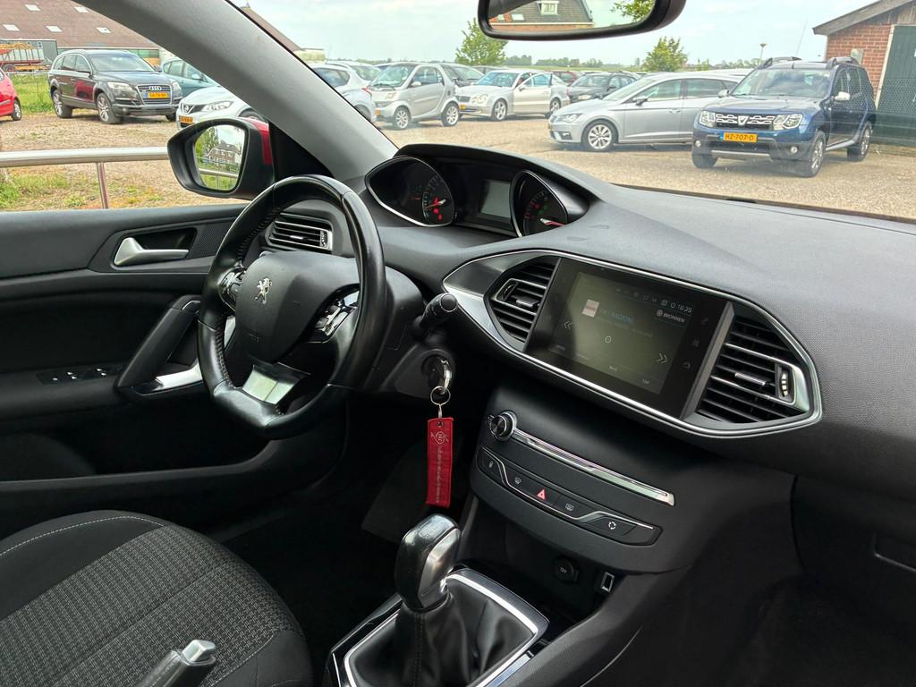 Peugeot 308 SW 1.2 PureTech Blue Lease Executive | Pano + Cr, Voorwielaandrijving, Stof, Gebruikt, 1199 cc