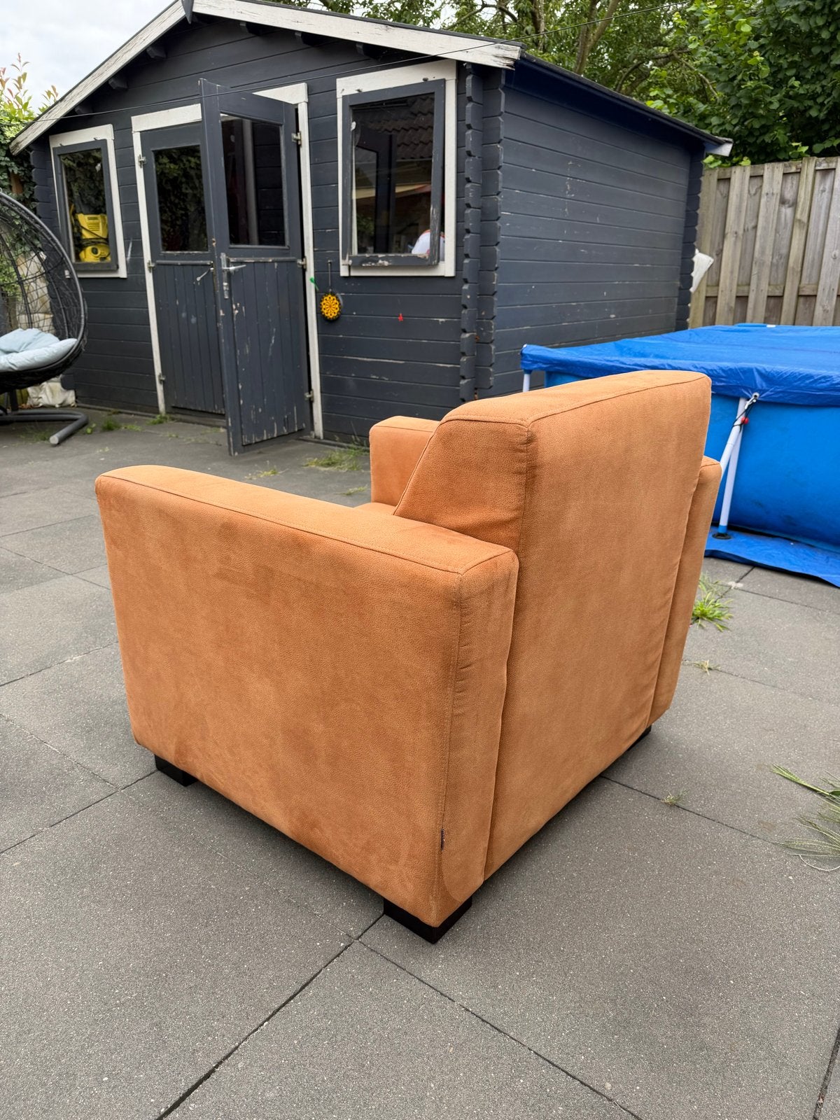 Comfortabele oranje fauteuil - Zo goed als nieuw, Huis en Inrichting, Fauteuils, Ophalen, Zo goed als nieuw, Stof, 75 tot 100 cm