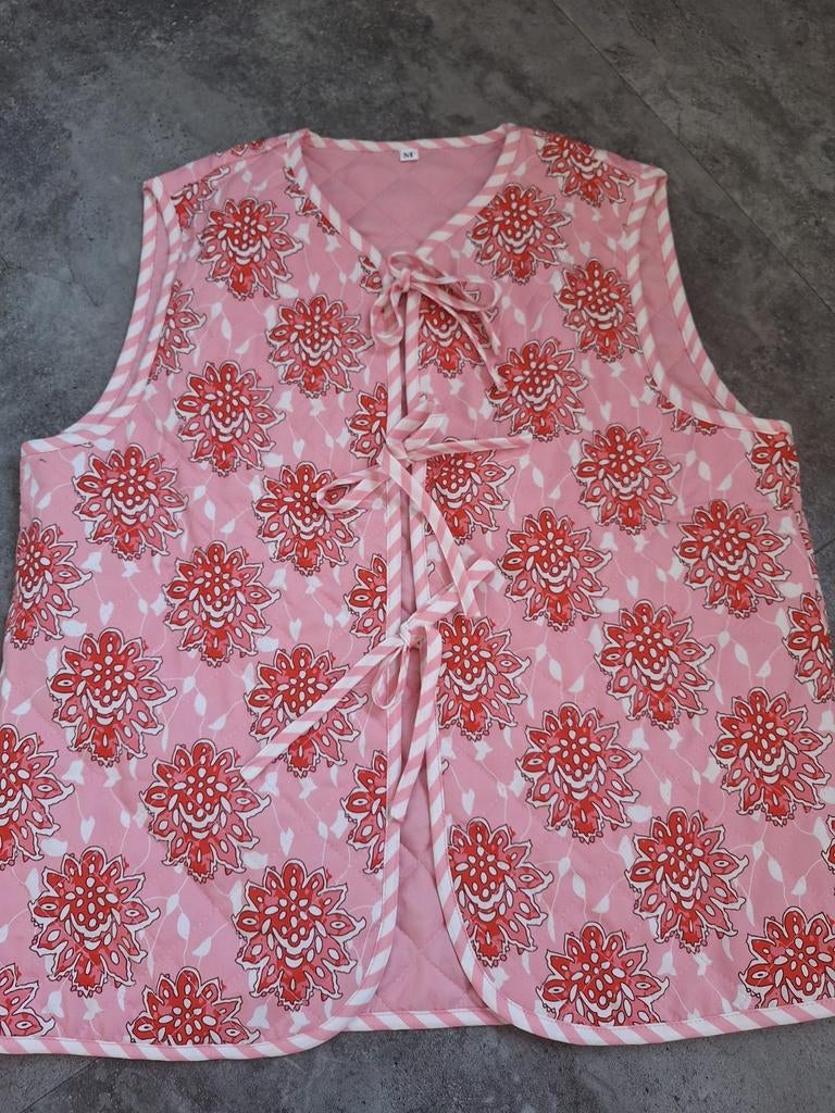 Nieuw! prachtig roze / kleurrijk gilet maat M! voorjaar:), Maat 38/40 (M), Nieuw, Ophalen of Verzenden, Roze