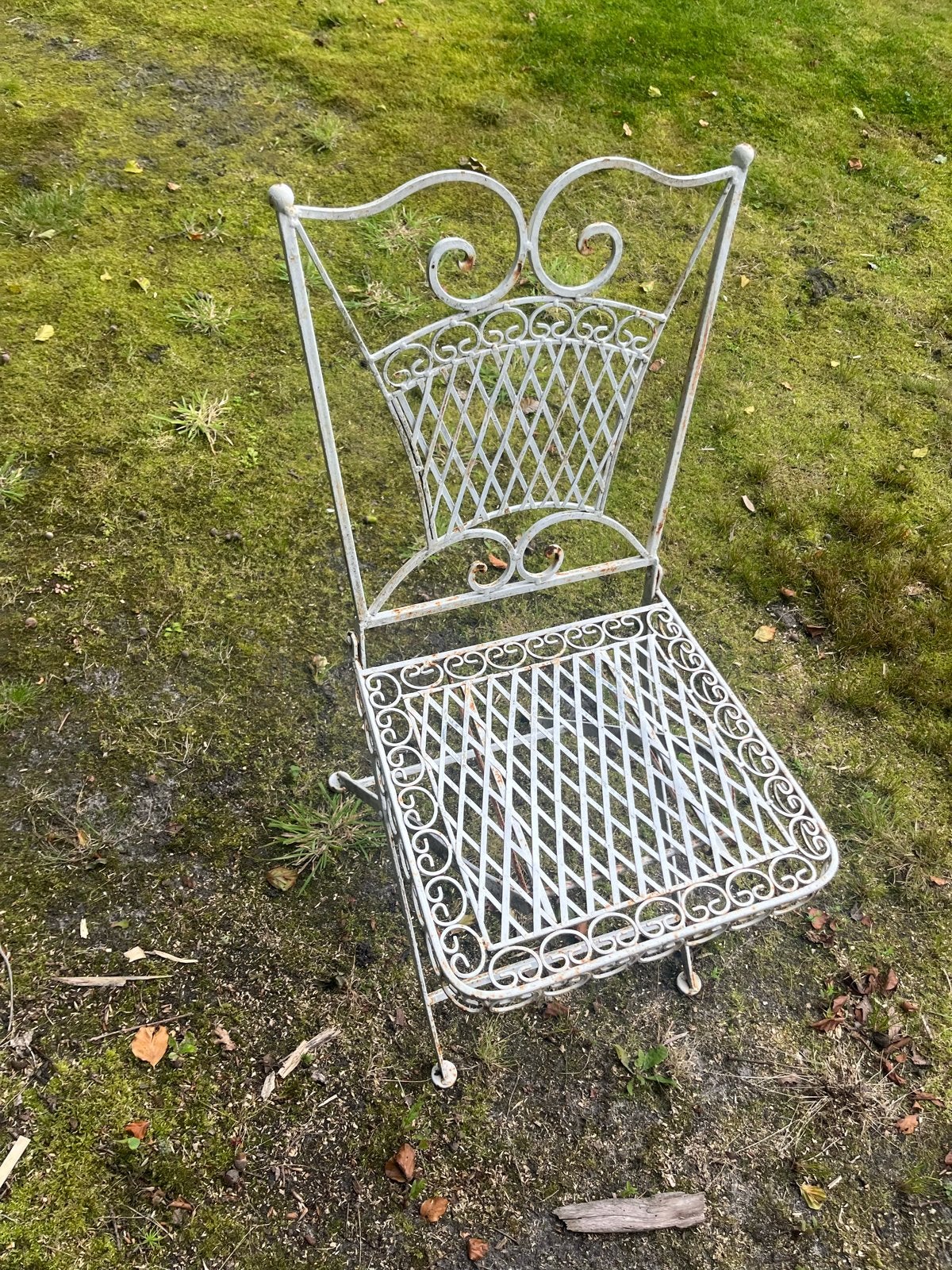 Foto 4 van Vintage metalen tuinset met 2 stoelen en tafel