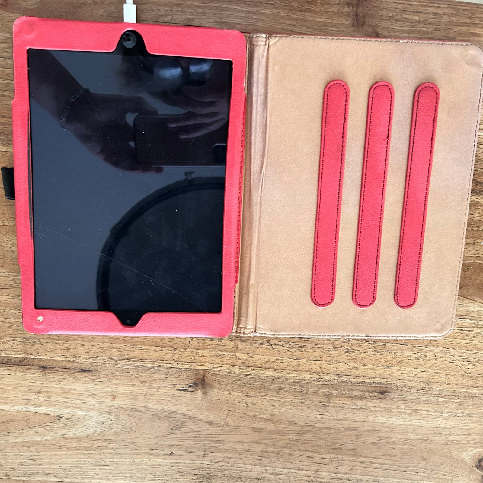 Oude Apple iPad in rode hoes, Computers en Software, Gebruikt, Apple iPad, Wi-Fi, Ophalen