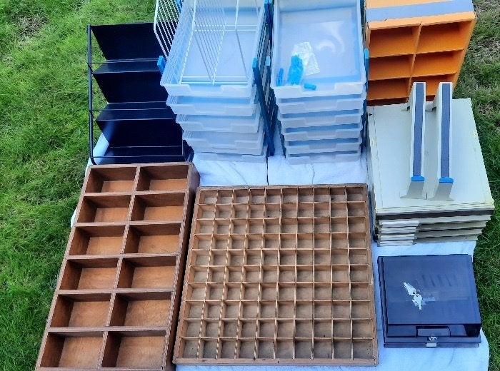 Gratis : mooie 100-vaks letterbak en overig materiaal !, Ophalen, Gebruikt