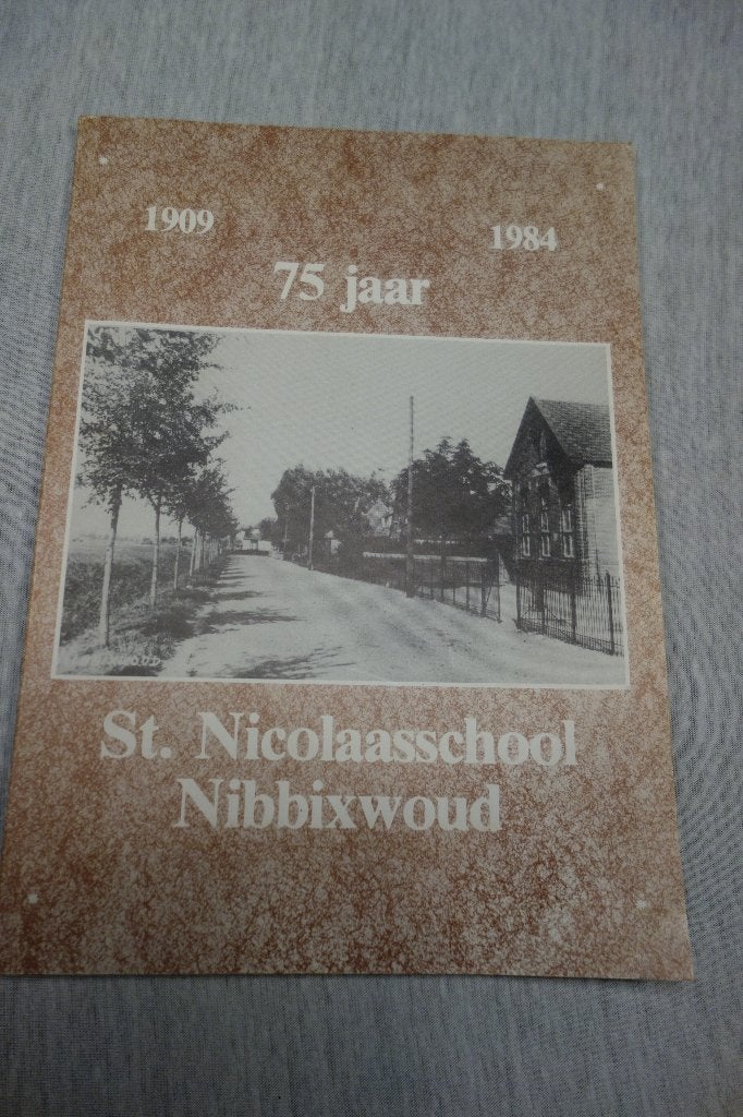 Boek 75 Jaar St. Nicolaasschool Nibbixwoud, Ophalen of Verzenden, Zo goed als nieuw