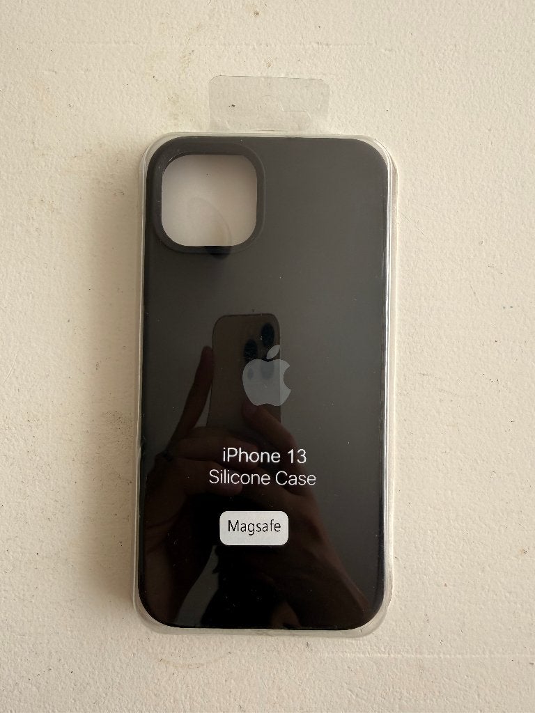 Apple iPhone 13 / 13 Pro Silicone Case – Zwart, Zwart, Nieuw, Hoesje of Tasje, Ophalen of Verzenden