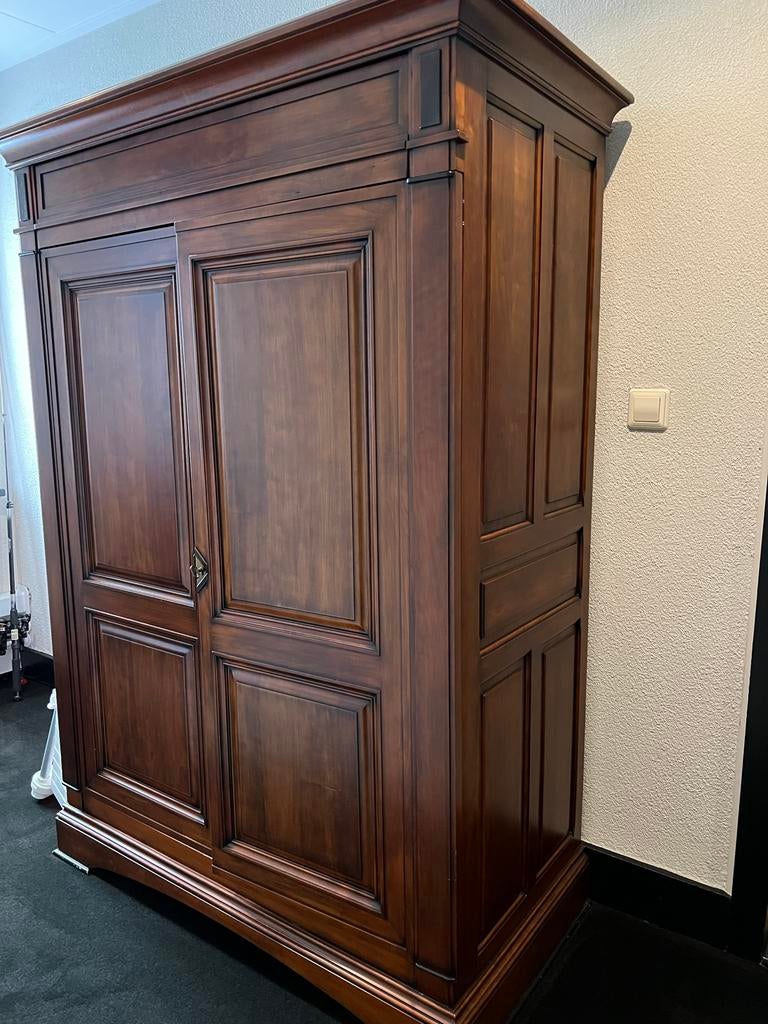 Prachtige massief houten tv kast met klassieke details, Ophalen