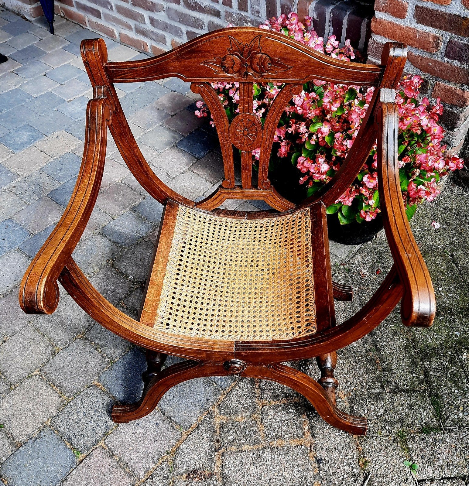 Antieke Savonarola stoel met rieten zitting, Antiek en Kunst, Antiek | Meubels | Stoelen en Banken, Ophalen of Verzenden