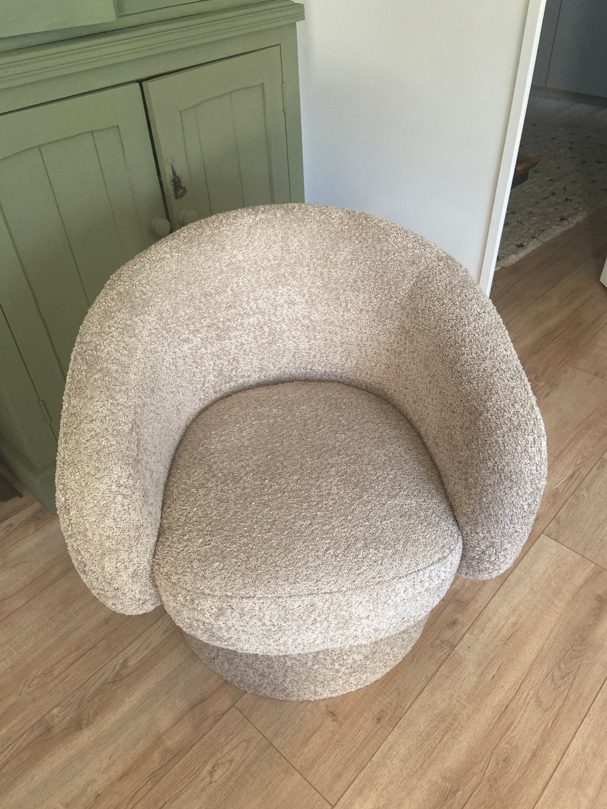 Draaibare fauteuil in taupe bouclé stof, Ophalen, Overige kleuren, Zo goed als nieuw, Eén