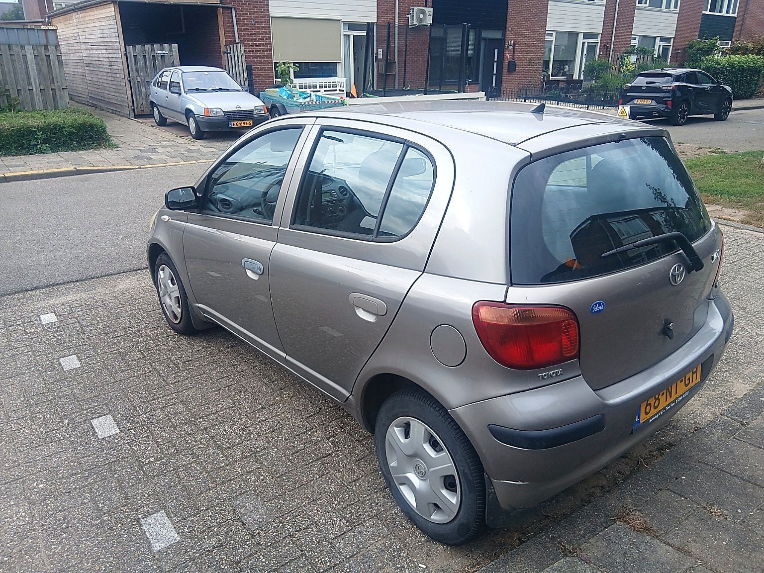 Foto 8 van Toyota Yaris 1.3 87pk zuinige, lage 143000km!