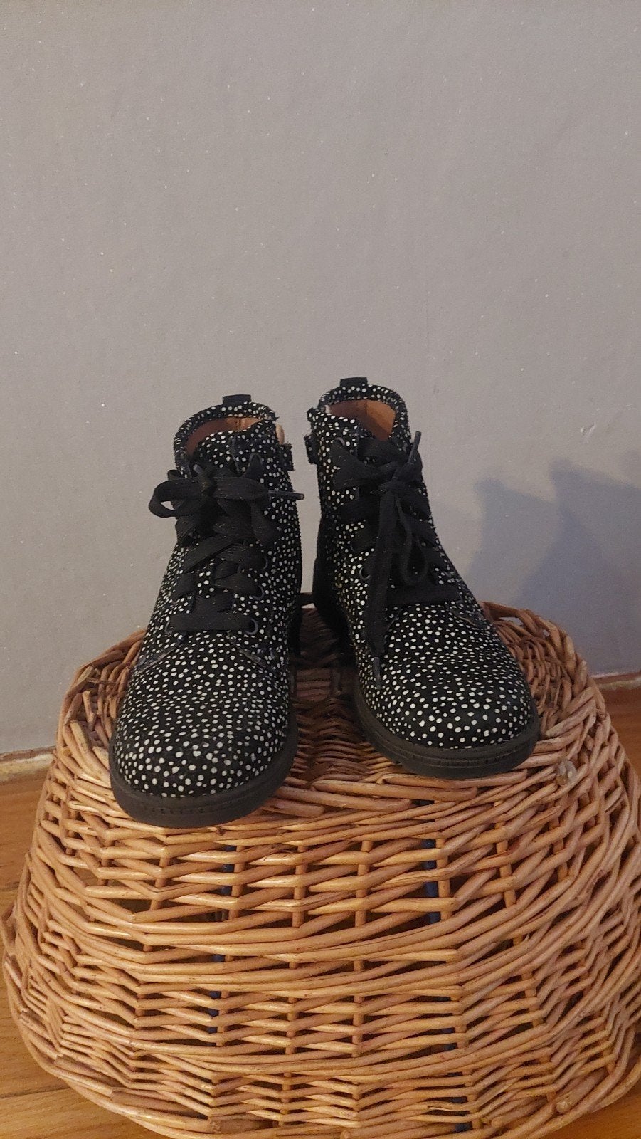 Zwarte kinderboots witte stippen, maat 29 merk IKKE, Ophalen, Gebruikt, Jongen of Meisje, Laarzen