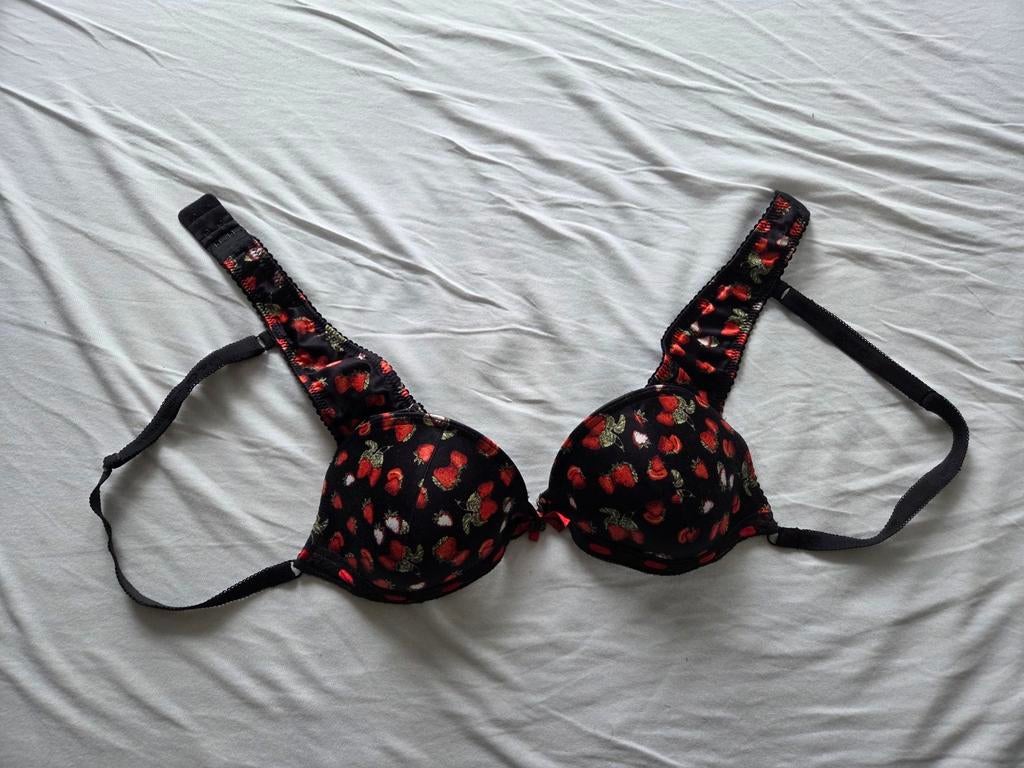 Dolce & Gabbana BH (75B) met aardbeienprint, Kleding | Dames, Ondergoed en Lingerie, Dolce & Gabbana, Ophalen of Verzenden, Zwart