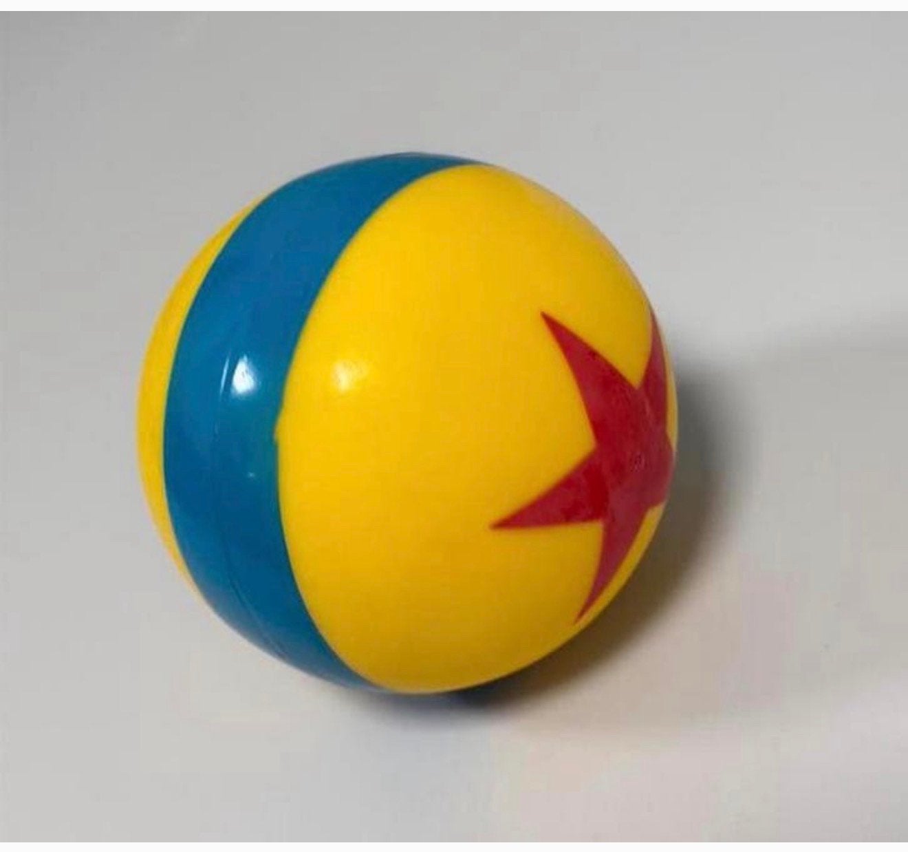 Disney parks Pixar Toy Story Luxo Bal 4” 10cm – NIEUW ball, Beeldje, Replica of Model, Nieuw, Ophalen of Verzenden, H
