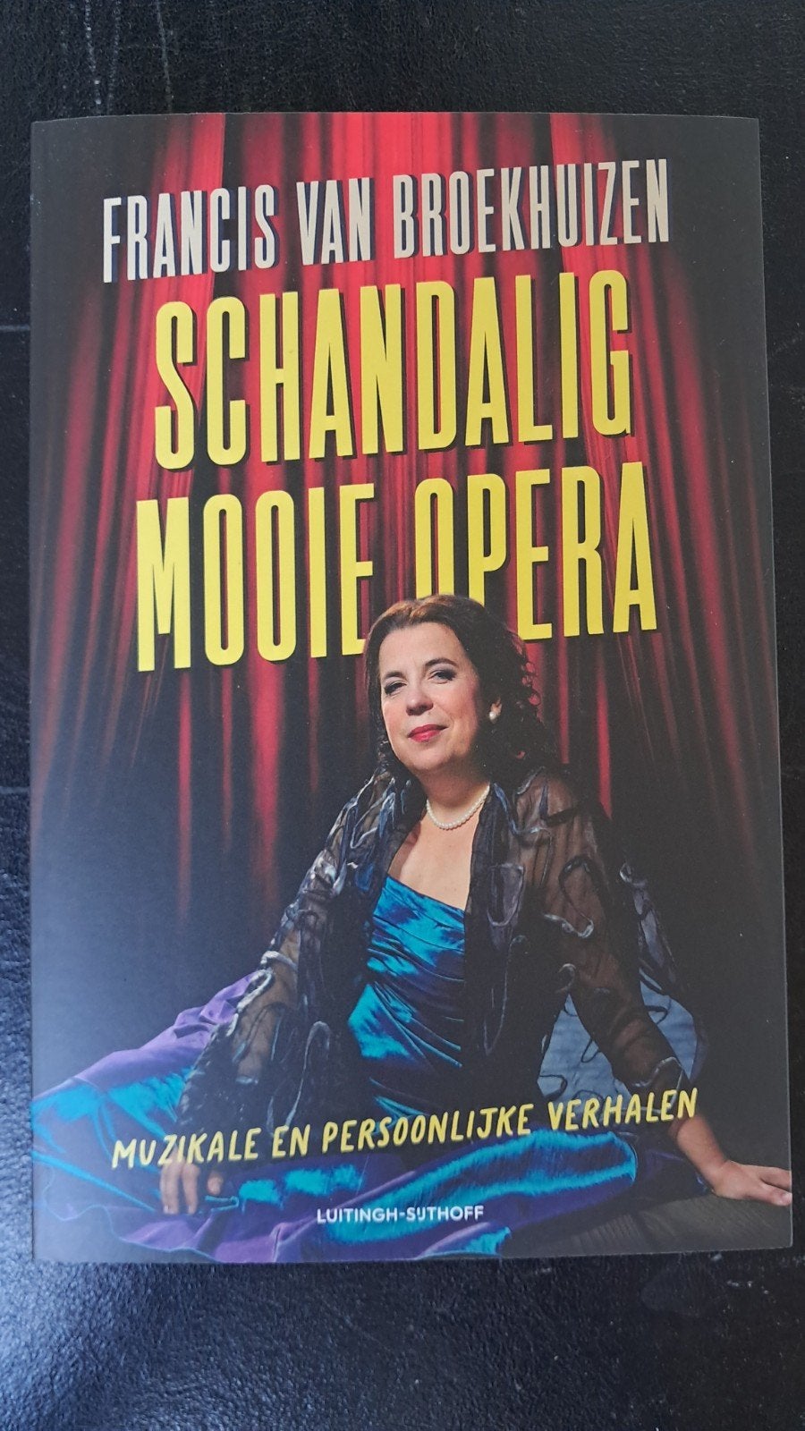 Francis van Broekhuizen - Schandalig mooie opera, Ophalen of Verzenden, Zo goed als nieuw, Francis van Broekhuizen