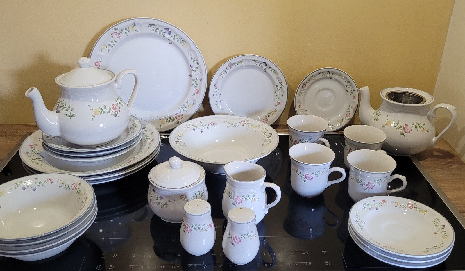 Gezellig Englisch Garden servies, Ophalen, Porselein, Overige stijlen, Bord(en)