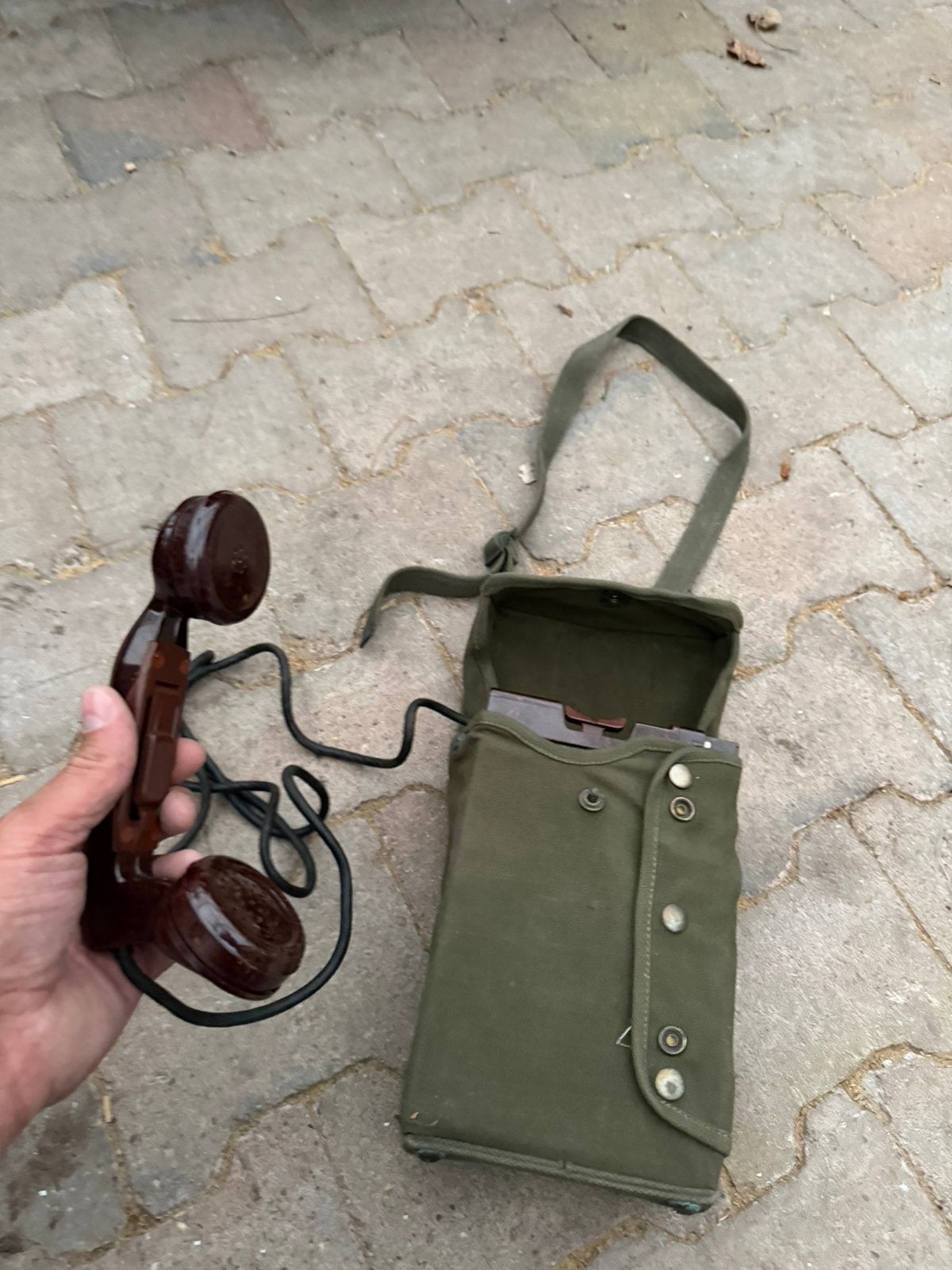 Veldtelefoon in voedraal, Ophalen of Verzenden, Landmacht, Nederland