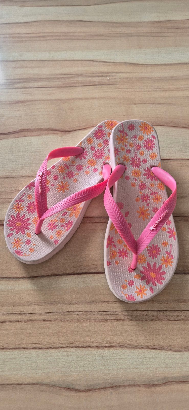 Roze bloemen slippers - Copacabana maat 34/35, Gebruikt, Meisje, Overige typen, Ophalen of Verzenden