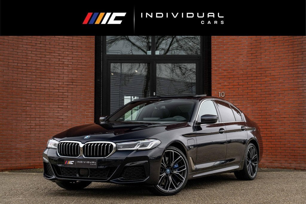 BMW 5-serie 545e xDrive 394pk M-Sport CoPilot Laser 15.333km, Gebruikt, 394 pk, Zwart, Bedrijf
