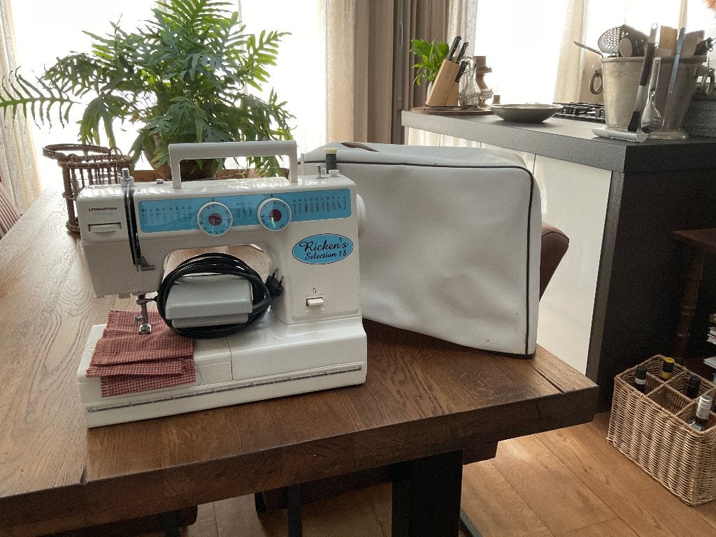 Naaimachine, Ophalen, Zo goed als nieuw, Naaimachine, Lewenstein