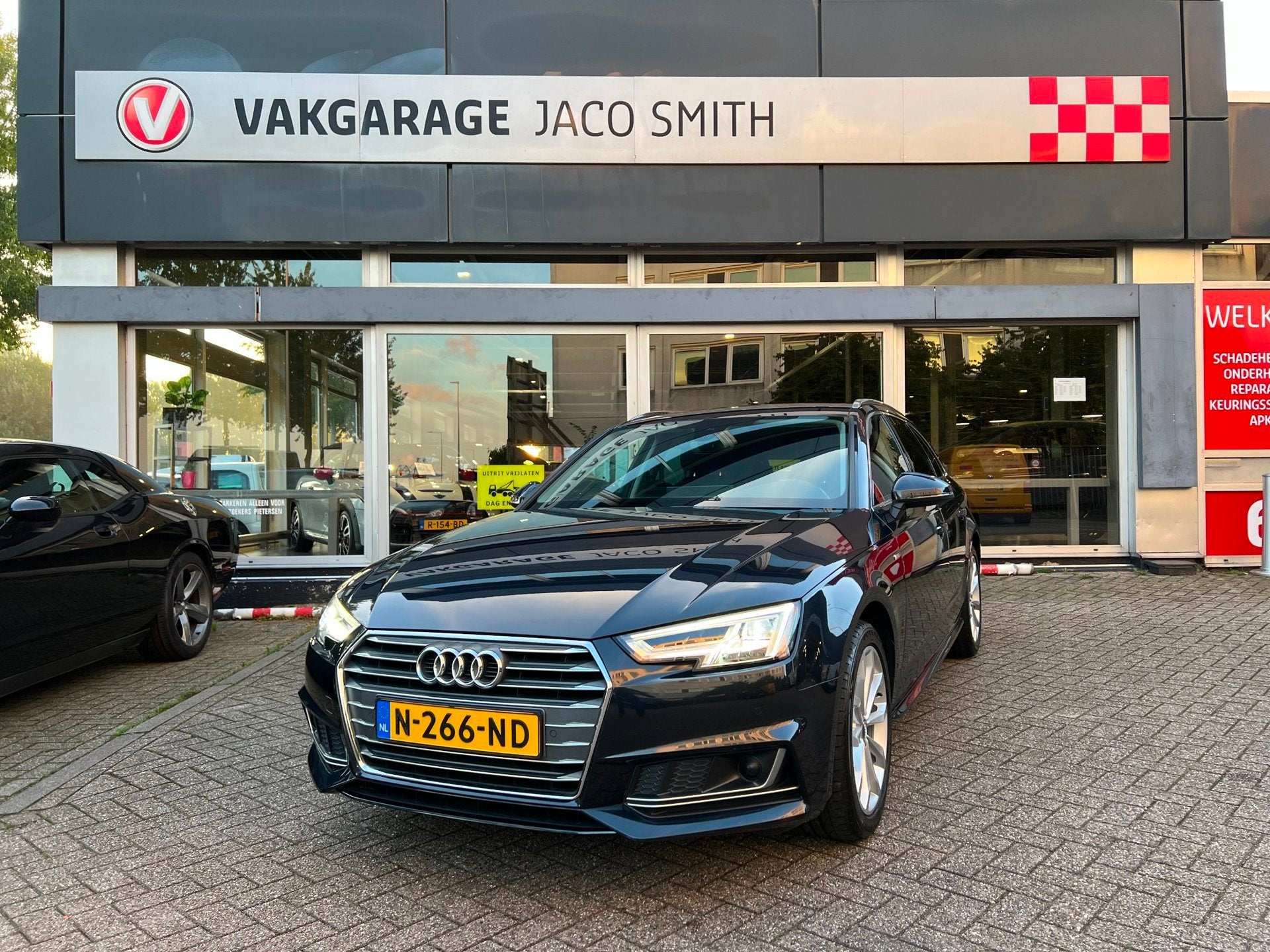Audi A4 Avant 1.4 TFSI Sport S line black edition, Auto's, Stof, Gebruikt, Euro 6, 150 pk
