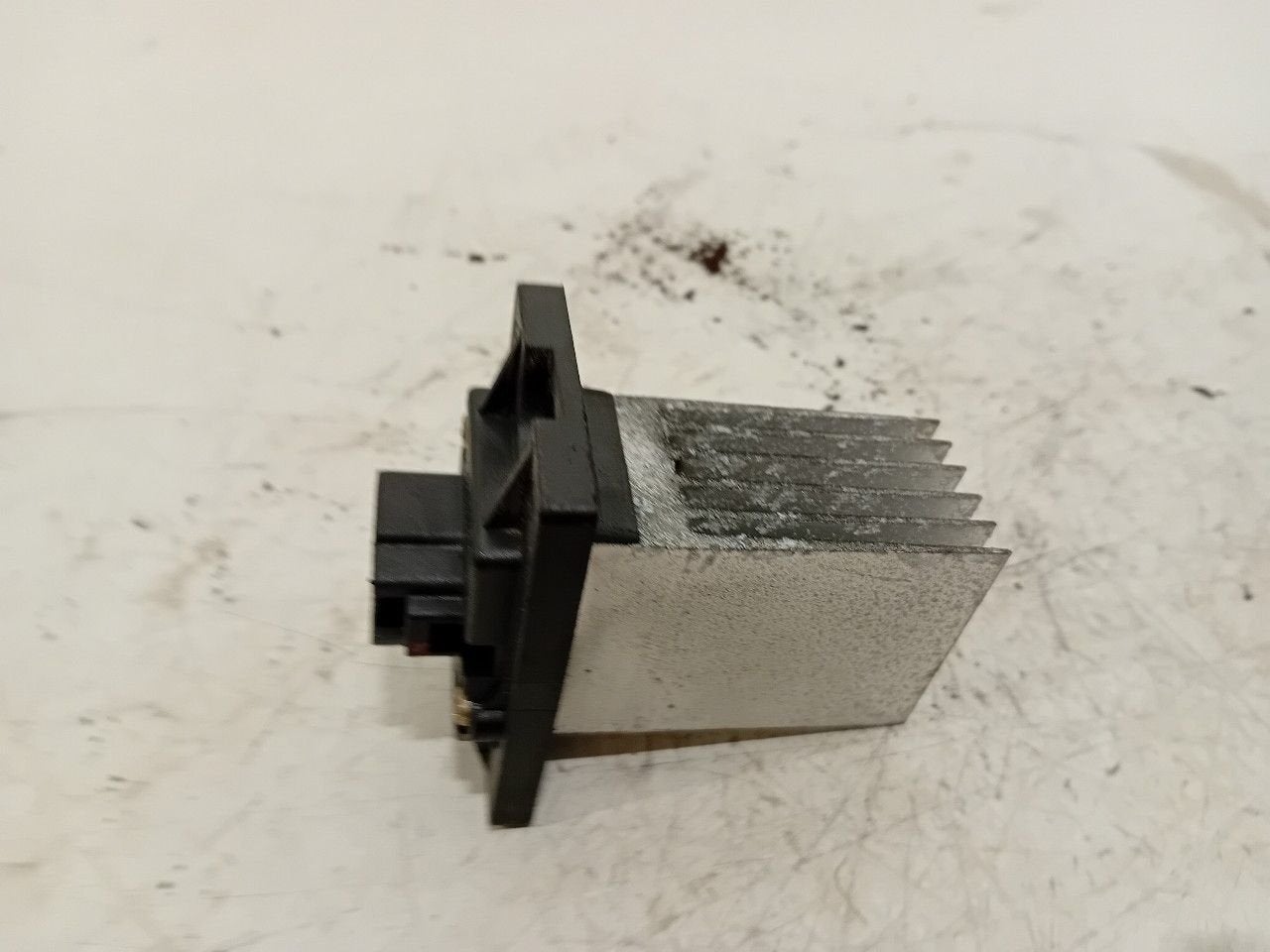 Kachelweerstand Kia Magentis, Onderdelen@venauto.nl, Van der Ven Autorecycling B.V., Ettenseweg 76, 4706 PB Roosendaal, The Netherlands