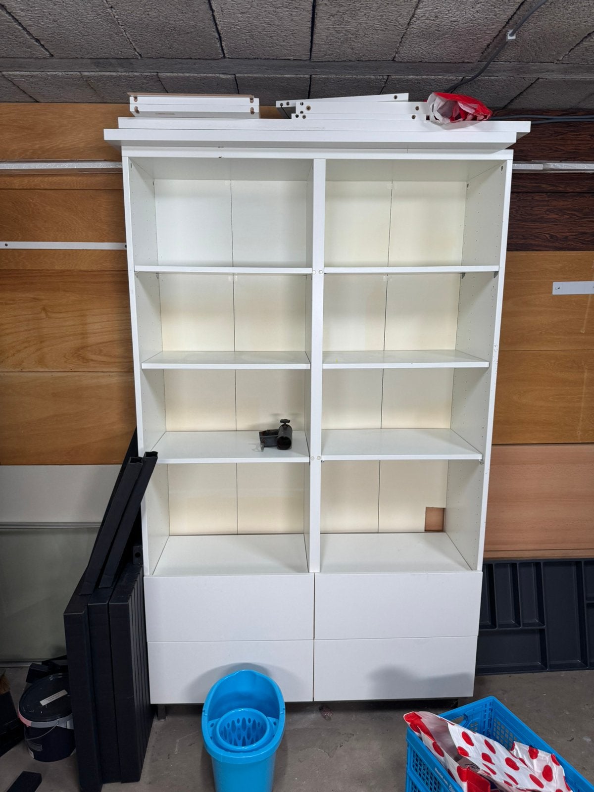 Gratis Besta Ikea kast., Ophalen, 100 tot 150 cm, 200 cm of meer, Met lade(s)