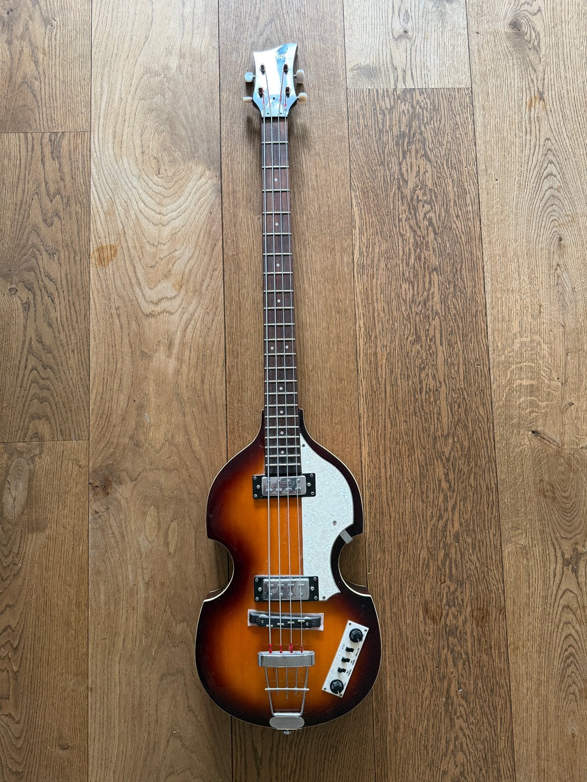 Hofner bass, Muziek en Instrumenten, Snaarinstrumenten | Gitaren | Bas, Ophalen, Zo goed als nieuw