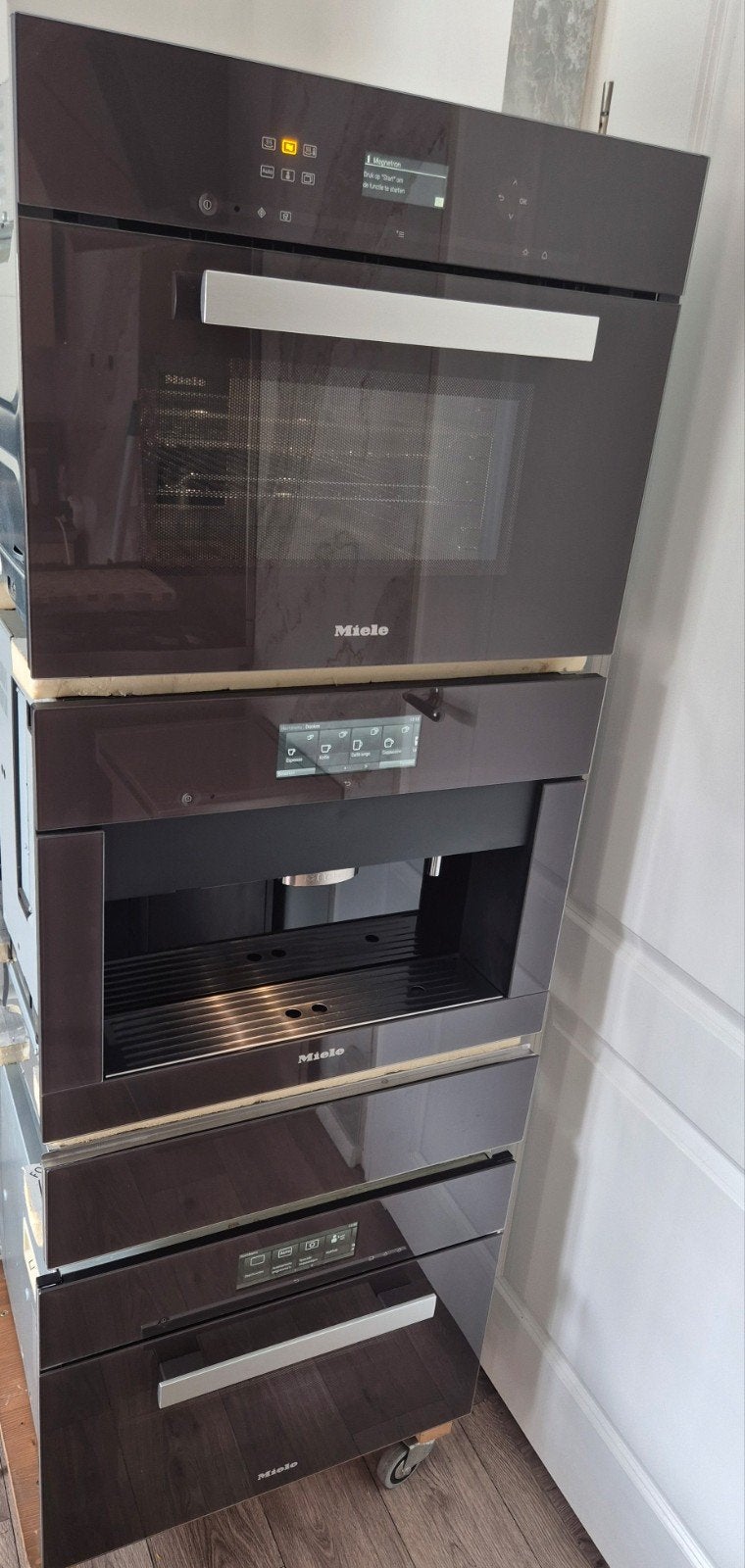 Luxe Miele set: koffiemachine + combi oven+ stoom magnetron, Ophalen, Gemalen koffie, 10 kopjes of meer, Koffiemachine