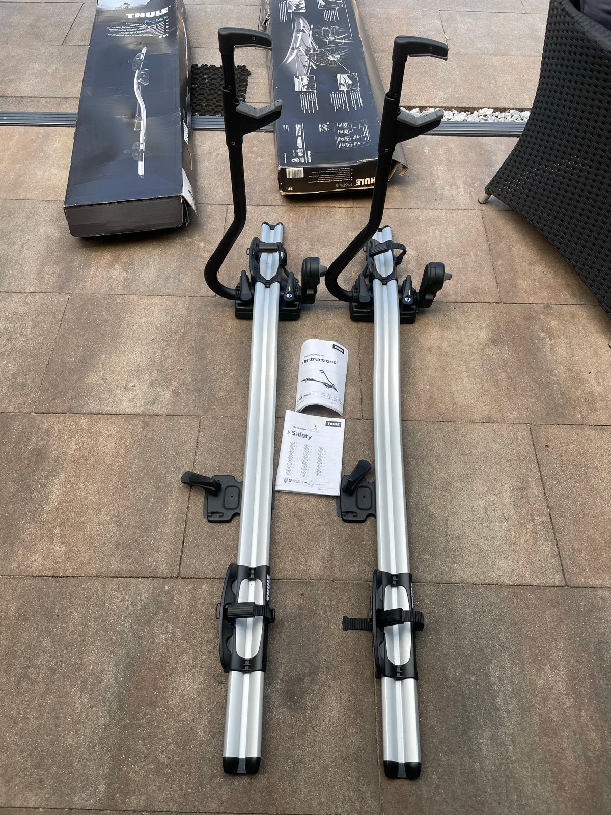 Thule ProRide 591 Dakdrager Fietsendrager (2 stuks), Auto diversen, Fietsendragers, Ophalen, 2 fietsen, Zo goed als nieuw, Dakdrager