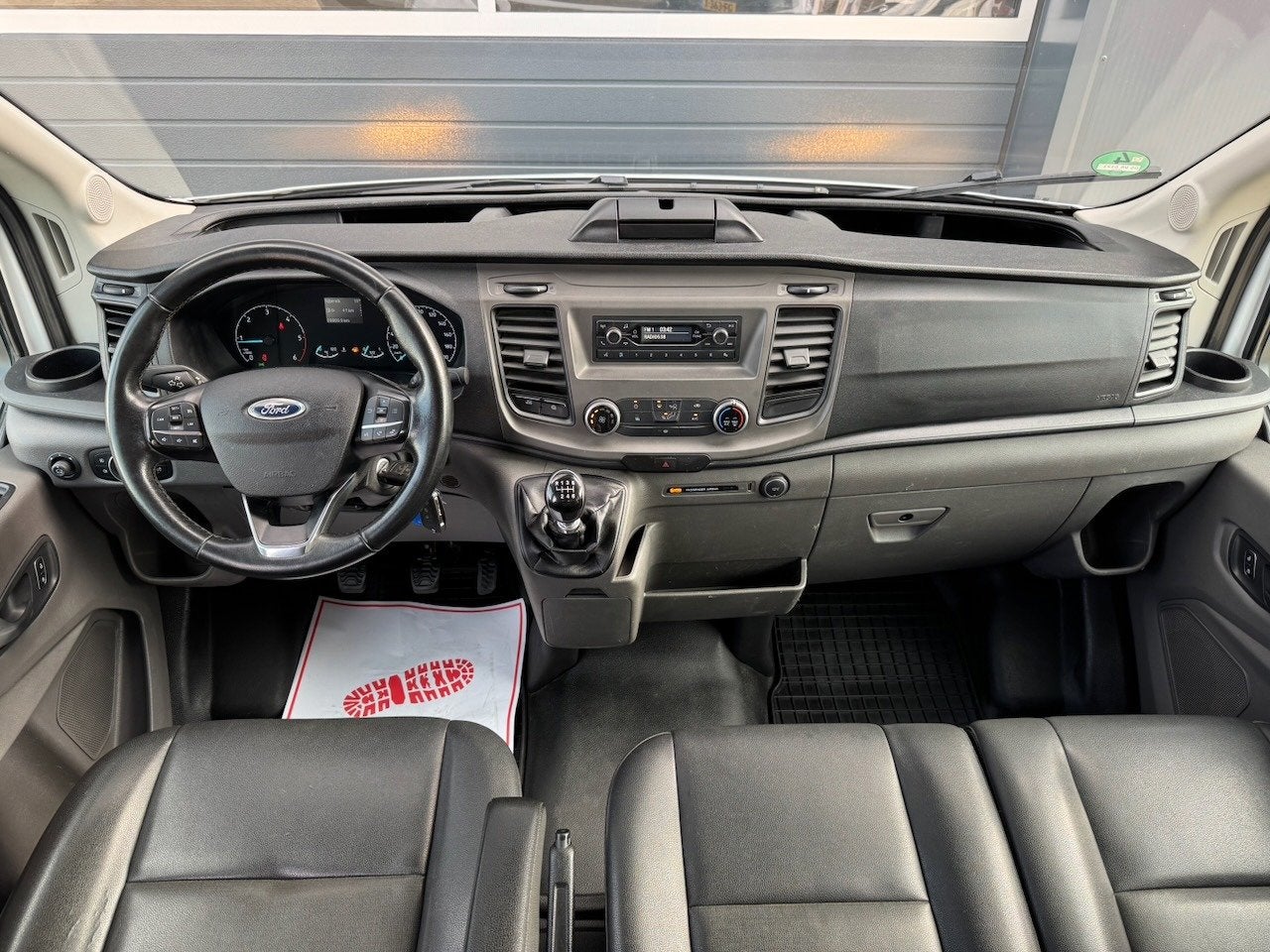 Ford Transit 350 2.0 TDCI L2H1 DC Trend 4WD | Open laadbak |, Auto's, Bestelauto's, Keurmerk '100% Onderhouden', 4 cilinders, Wit