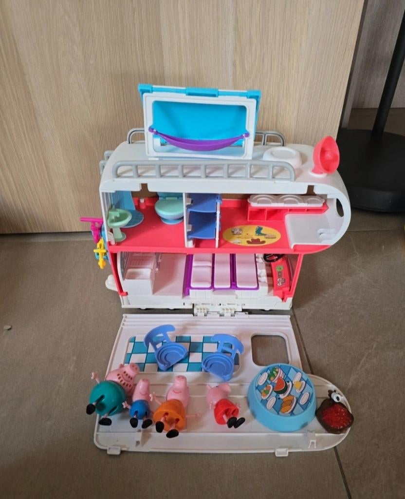 Peppa big camper groot, Kinderen en Baby's, Speelgoed | Poppenhuizen, Ophalen, Zo goed als nieuw, Toebehoren