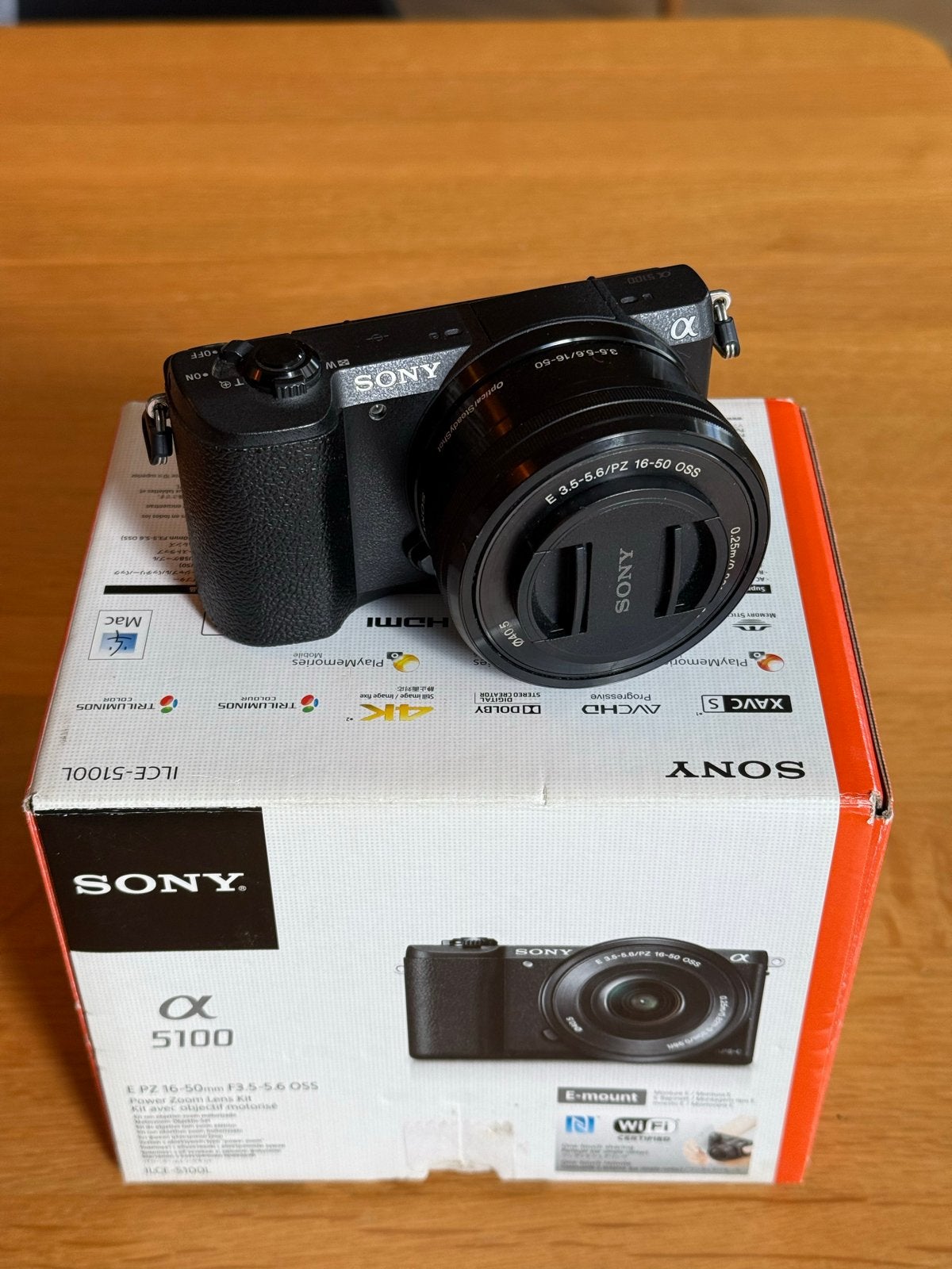Sony Alpha A5100 Systeemcamera met 16-50mm en 18-200mm lens, Beeldstabilisatie, Ophalen of Verzenden, Zo goed als nieuw, Accu