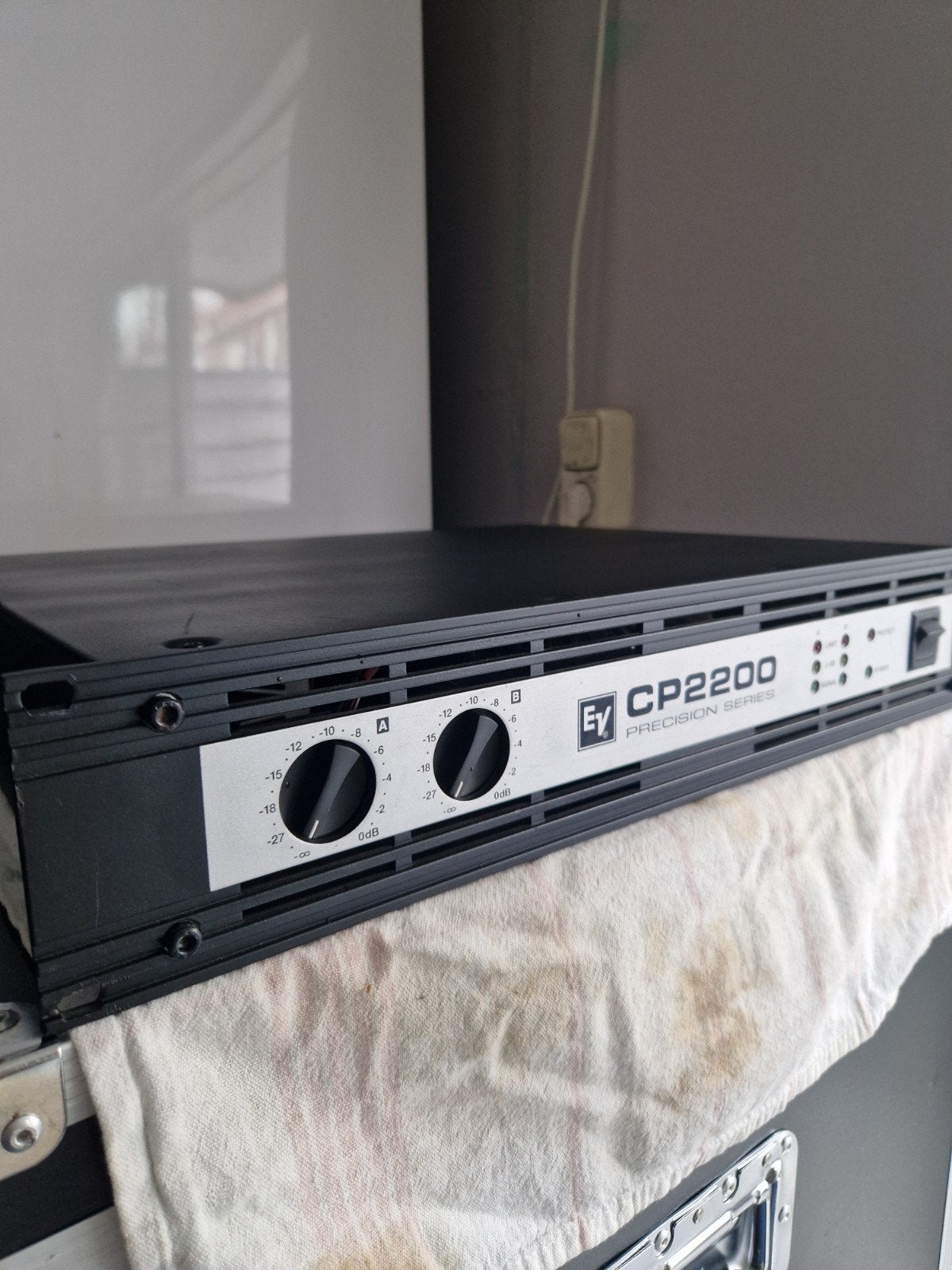 ev cp2200 versterker, Ophalen of Verzenden, Zo goed als nieuw, Audio
