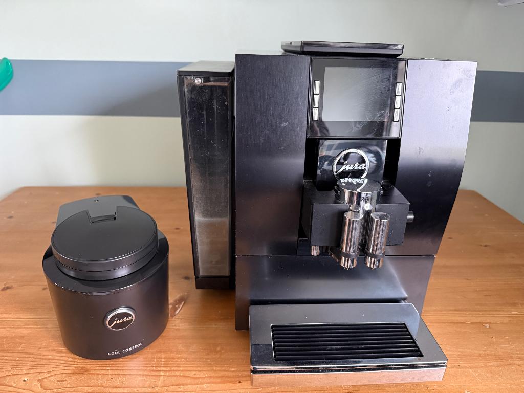 Jura Koffiemachine, Witgoed en Apparatuur, Koffiezetapparaten, Ophalen, Afneembaar waterreservoir, Gebruikt, 10 kopjes of meer