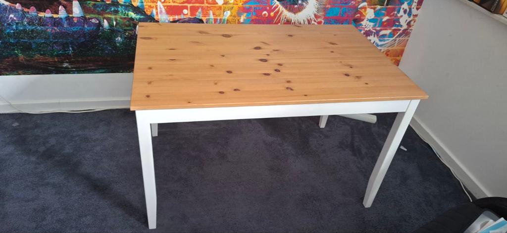 Houten bureau met wit onderstel, Ophalen, Gebruikt, 100 tot 150 cm, Modern, Scandinavisch
