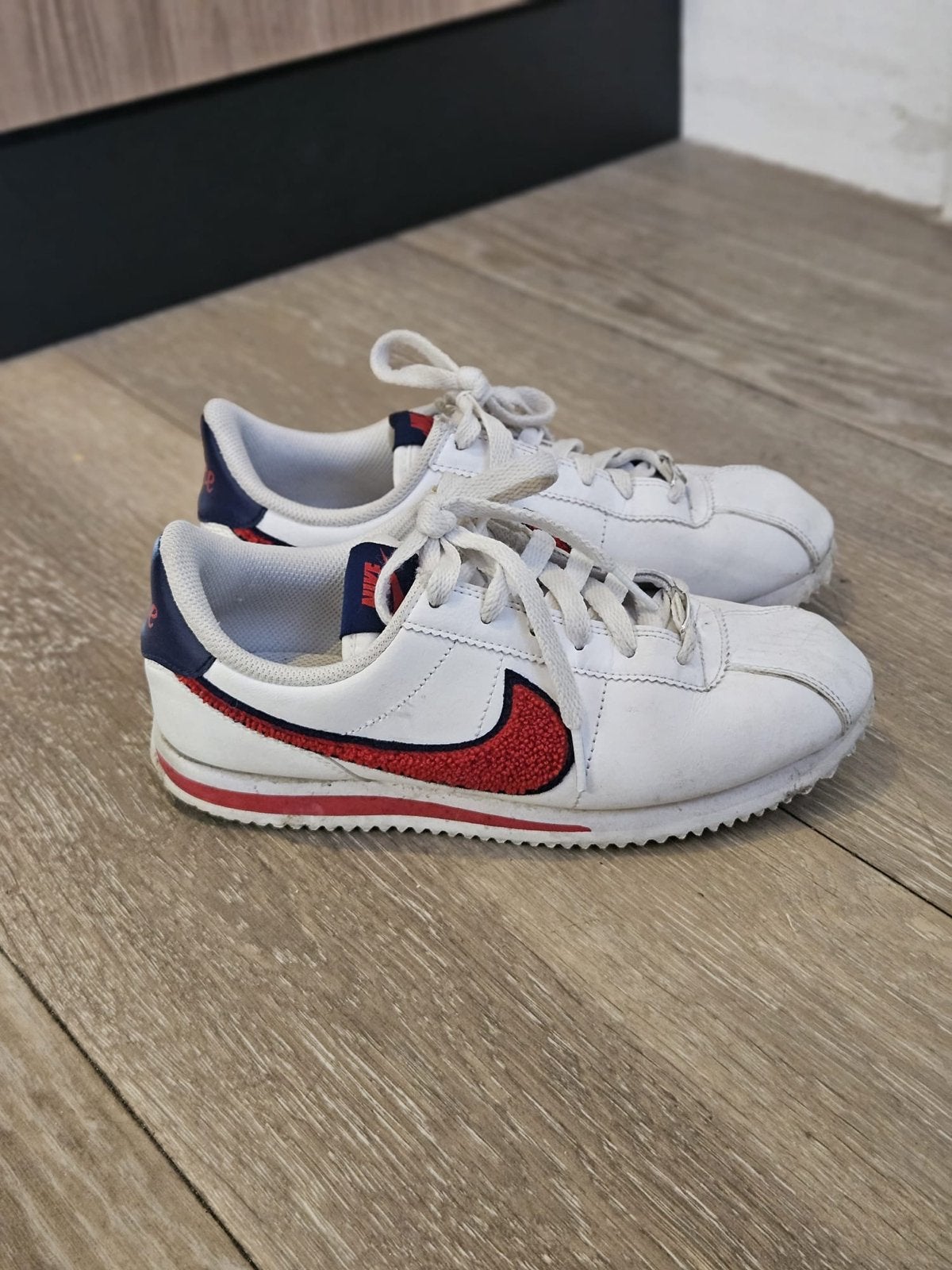 Nike Cortez Sneakers - Wit met Rood en Blauw, Ophalen of Verzenden, Gedragen, Wit, Sneakers of Gympen