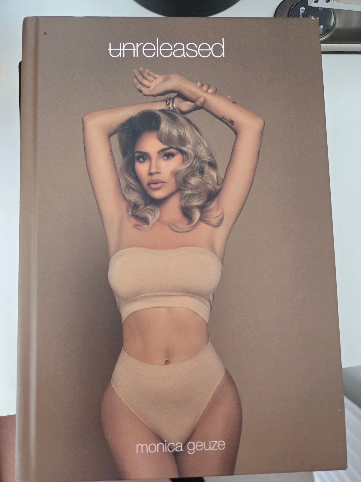Unreleased - Monica Geuze Boek, Ophalen of Verzenden, Zo goed als nieuw, Monica Geuze, Nederland